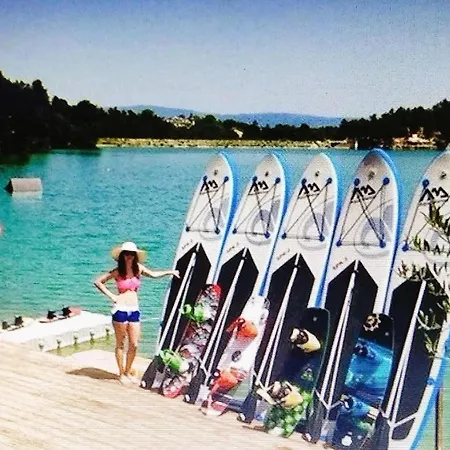 Independante Piscine, Parc, Cuisine... 4* Brézilhac