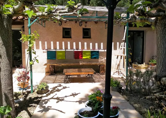 Independante Piscine, Parc, Cuisine... 4* Brézilhac