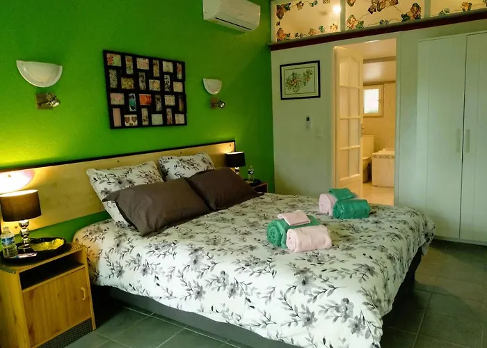 Bed & Breakfast Independante Piscine, Parc, Cuisine... Brézilhac