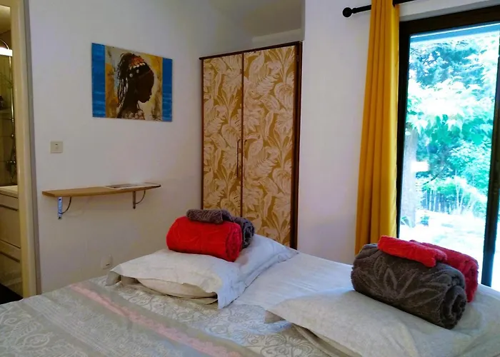 Independante Piscine, Parc, Cuisine... Bed & Breakfast Brézilhac