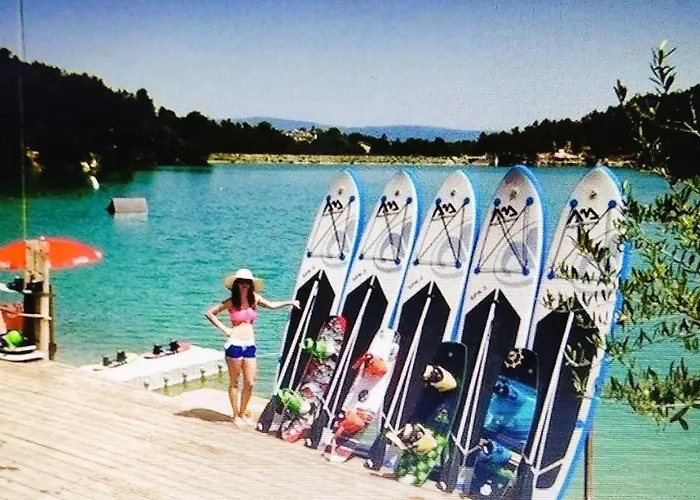 Independante Piscine, Parc, Cuisine... 4* Brézilhac